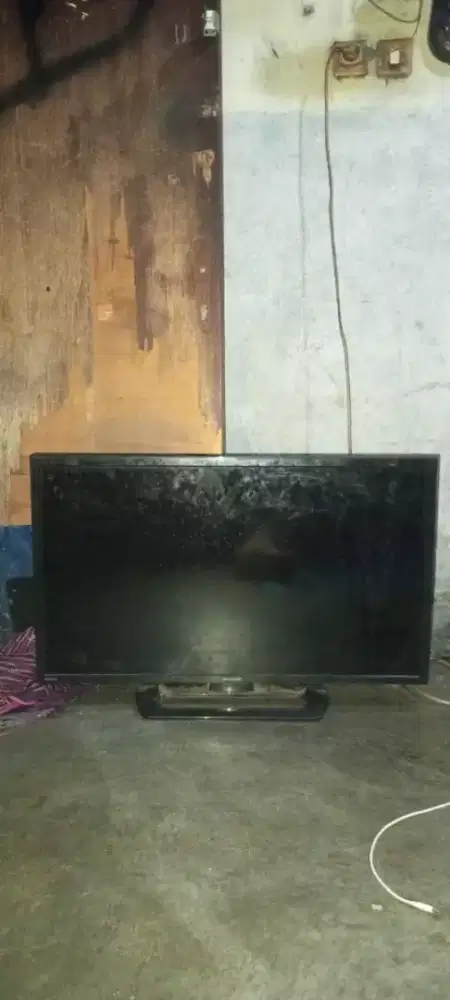 Televisi sharp 32 inc