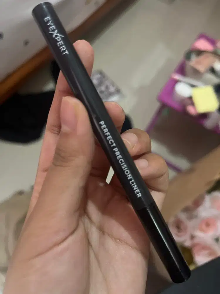 Eyeliner hitam bagus