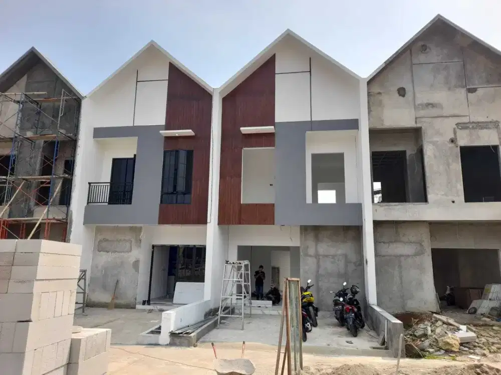 Rumah 2lantai mewah dan megah siap huni dicilangkap KPR DP 0 %