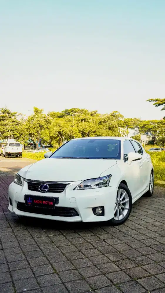 Lexus CT200H 2011