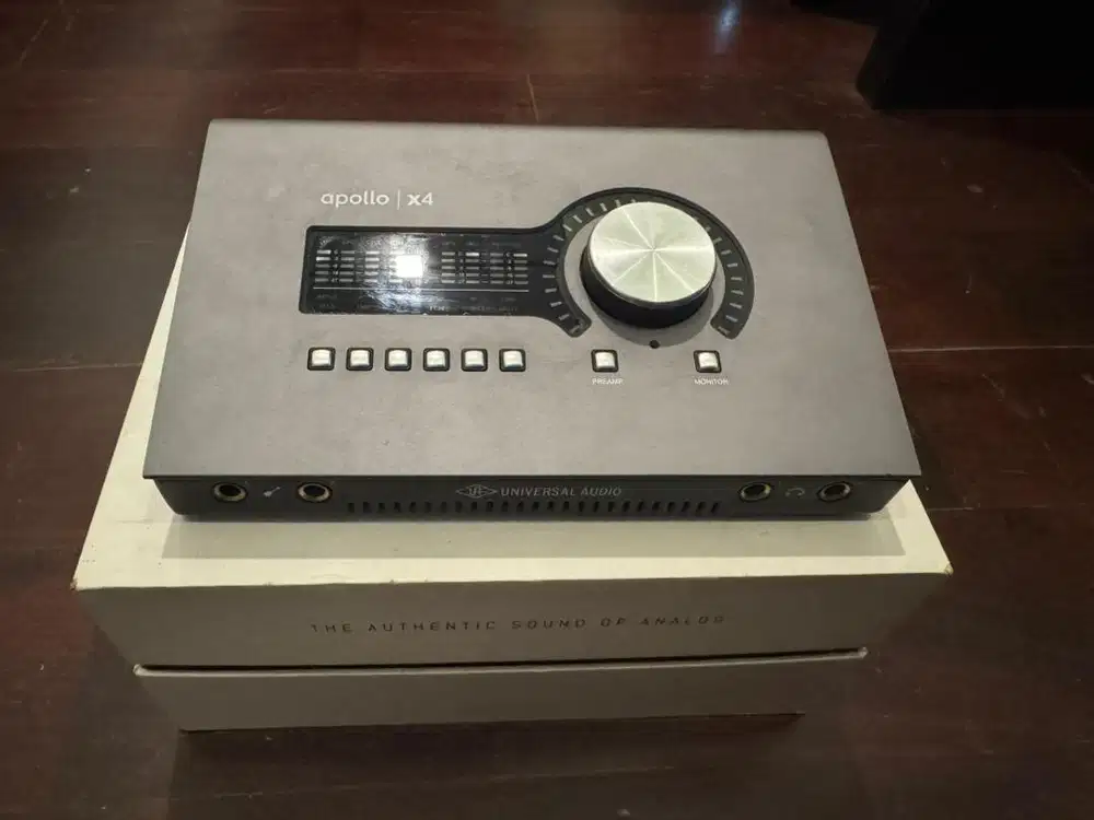 Apollo x4 audio interface