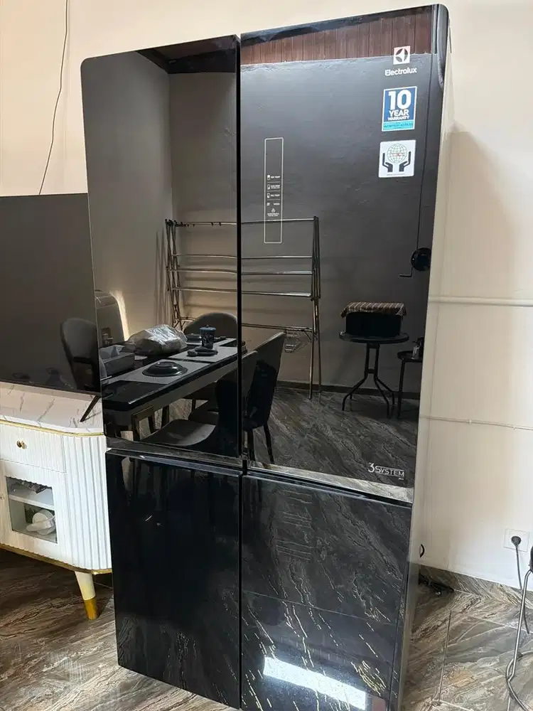 Di jual kulkas like new pemakaian baru 8 bln