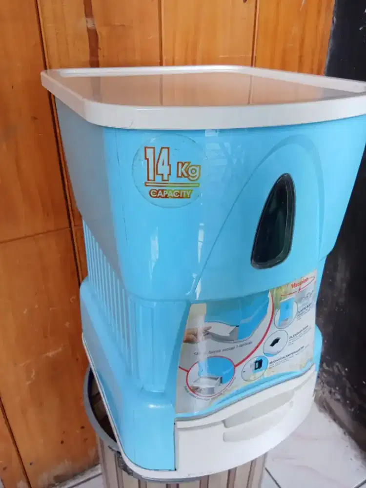 Tempat beras merk maspion