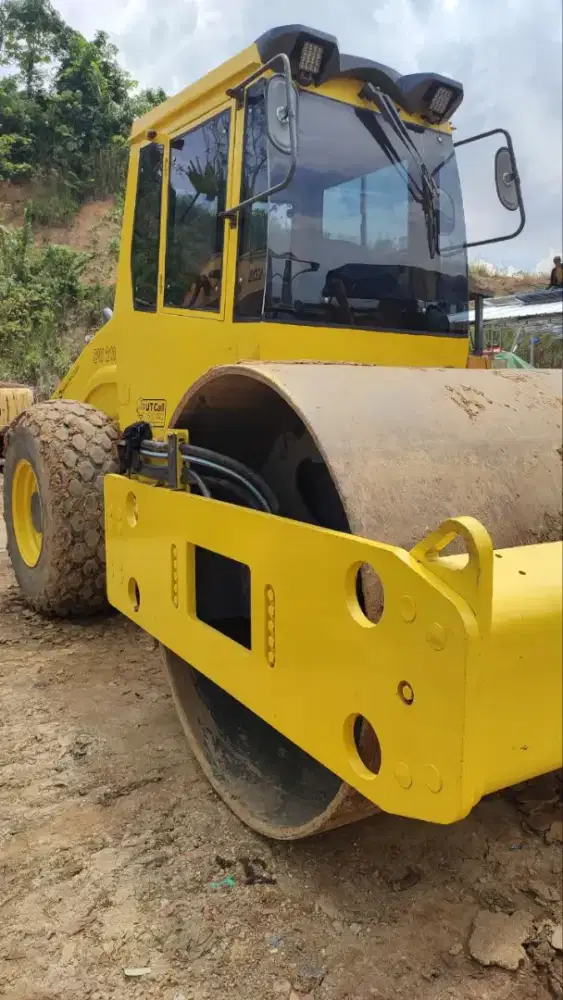 Vibro BOMAG BW211D-40 2017
 di Samarinda