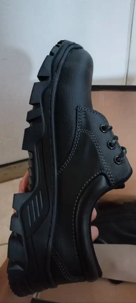 Sepatu safety merk PAKALOLO ukuran 42