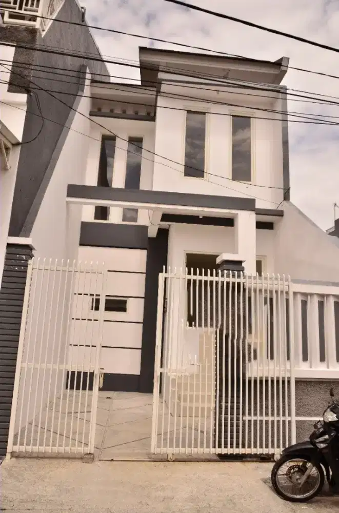 RUMAH BARU 2 LANTAI KARANG ASEM, SIAP HUNI