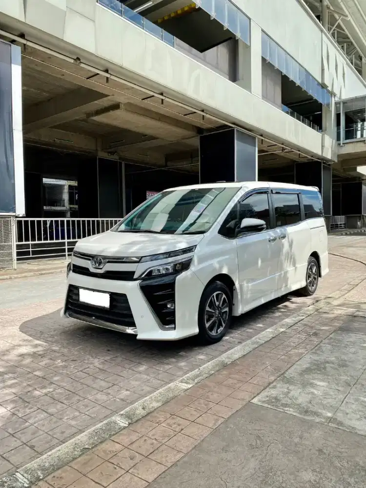 TOYOTA VOXY 2019