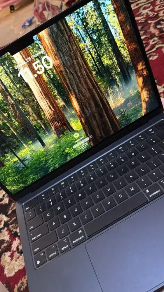 Preloved / second Macbook Air 13 2022 (M2) 8/256 GB Midnight