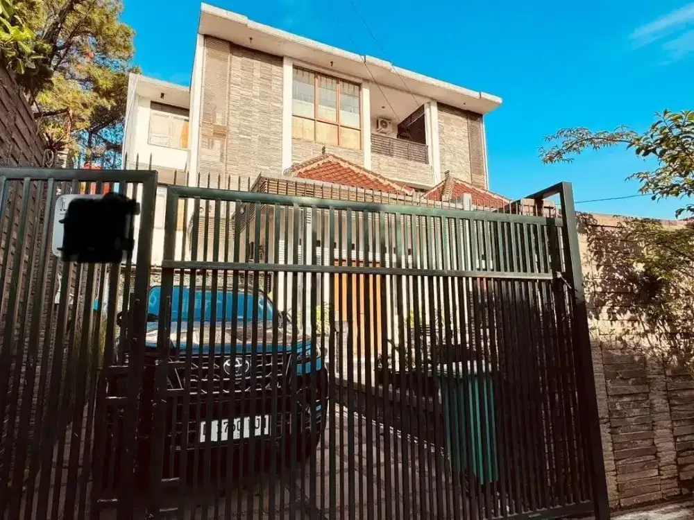 Dijual Rumah Lokasi Sangat strategis Jalan Setrasari Raya kota Bandung