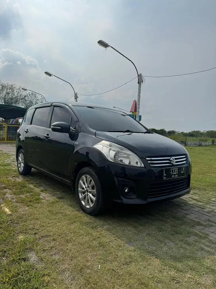 Jual mobil second SUZUKI ERTIGA