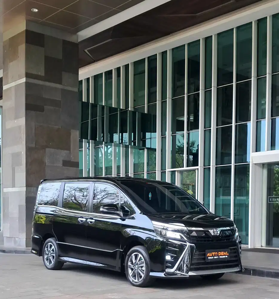 (PROMO BUNGA 0%) TOYOTA VOXY 2.0 AT 2018 TDP 5JT