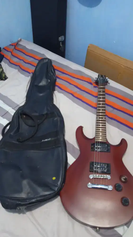 Cort M200 Walnut Satin