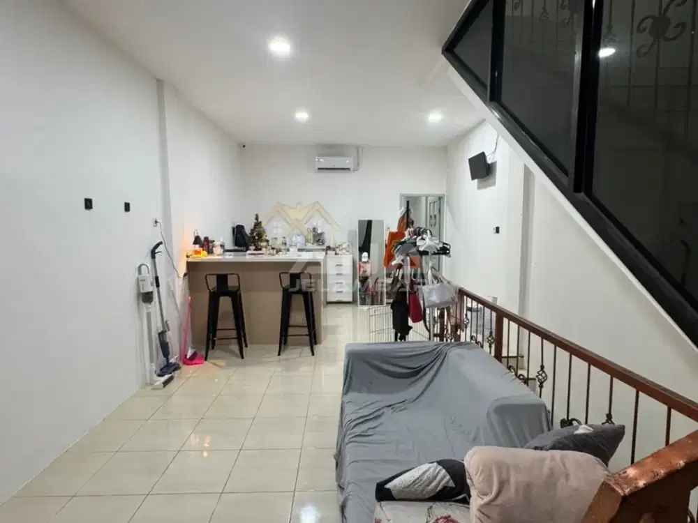 ANA RUMAH BAGUS SEMI FURNISHED UK 4X20M DI JELAMBAR