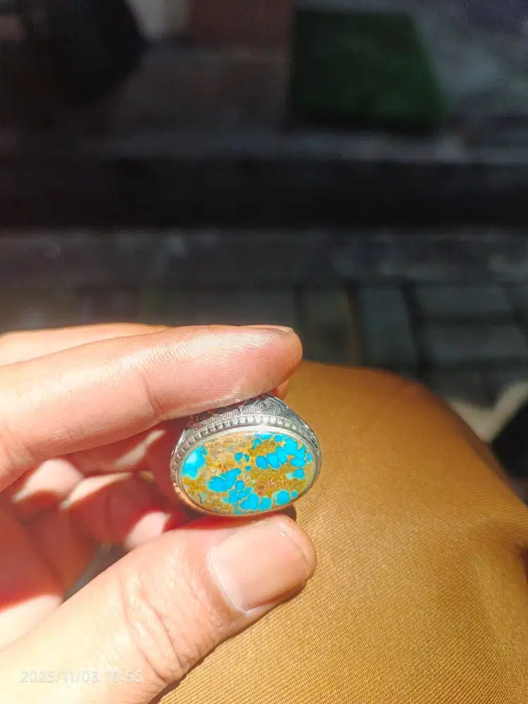 Pirus persia serat emas