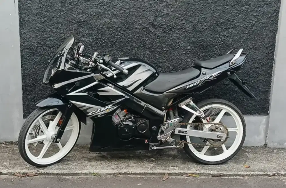 HONDA CBR 150 OLD 2008
