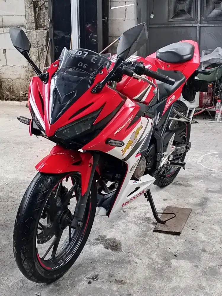 JUAL CEPAT HONDA CBR150R 2016