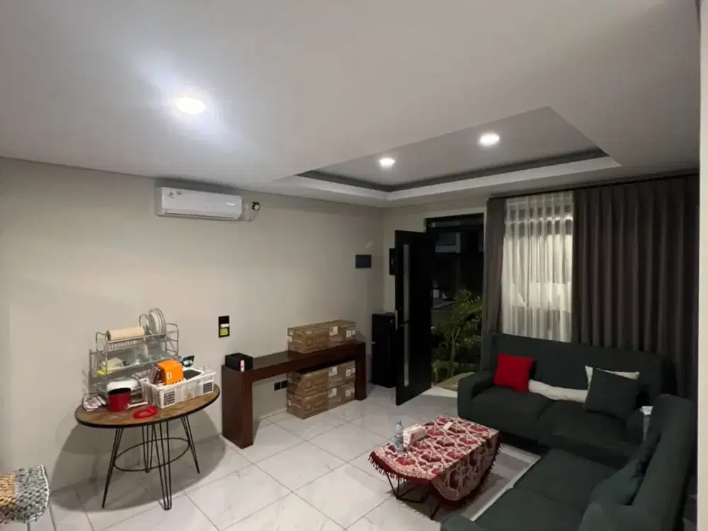 Disewakan Rumah Nyaman dan Asri Semi Furnished Siap Huni Lokasi di Kota Baru Parahyangan Punawangi Bandung
