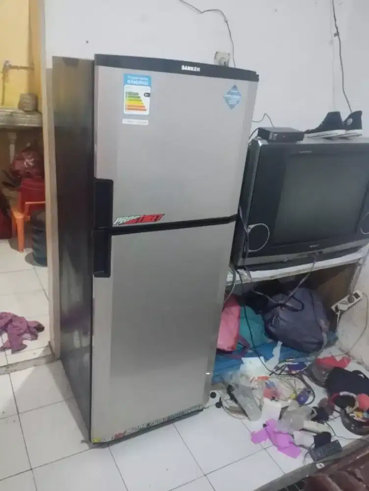 Di jual kulkas sanken 2 pintu