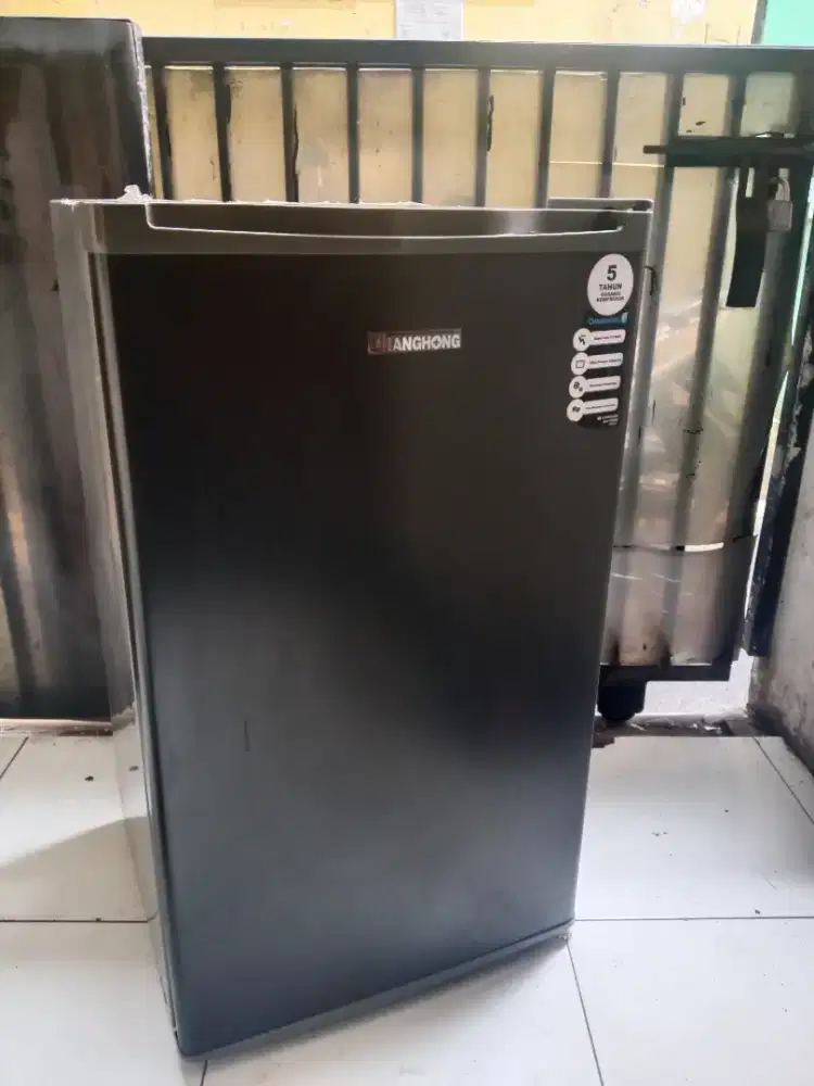 KULKAS MINIBAR CHANGHONG 100LTR