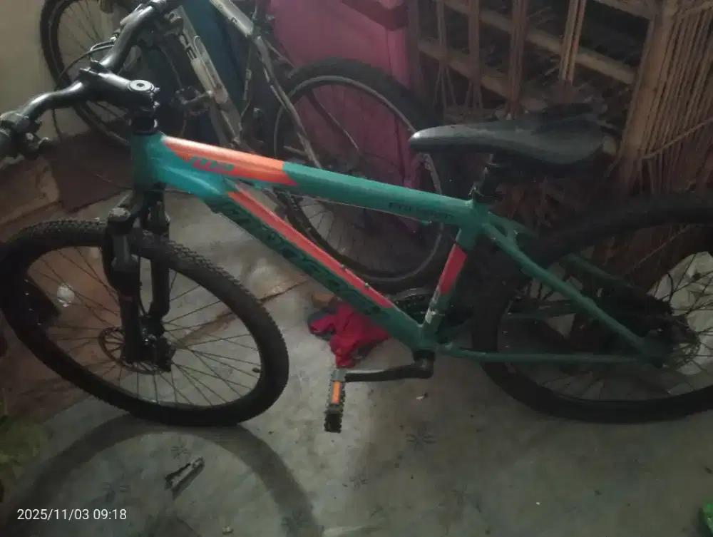 Sepada poligon baru sekali pake beli dari baru