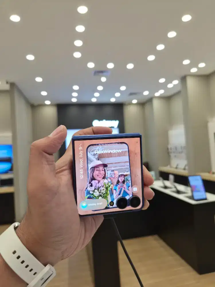 SAMSUNG GALAXY Z FLIP7 FREE GALAXY FIT3 & ADAPTER ORI