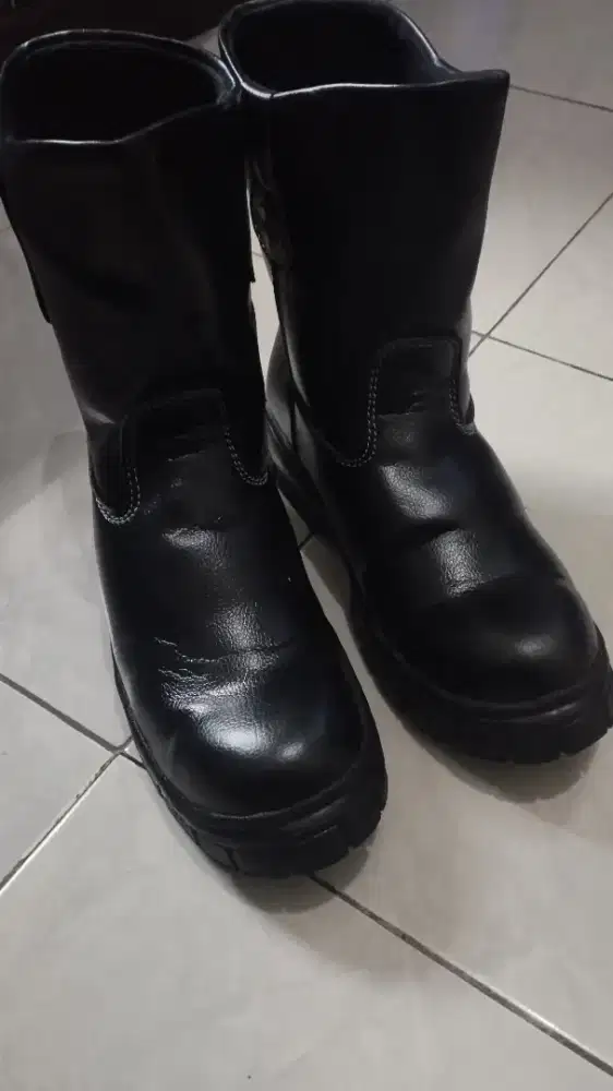 Sepatu Boot Safety Ujung Besi Size 43