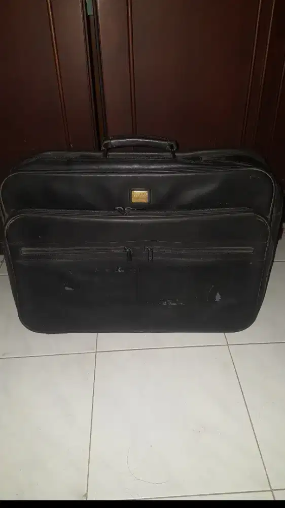 Tas kerja kulit condotti