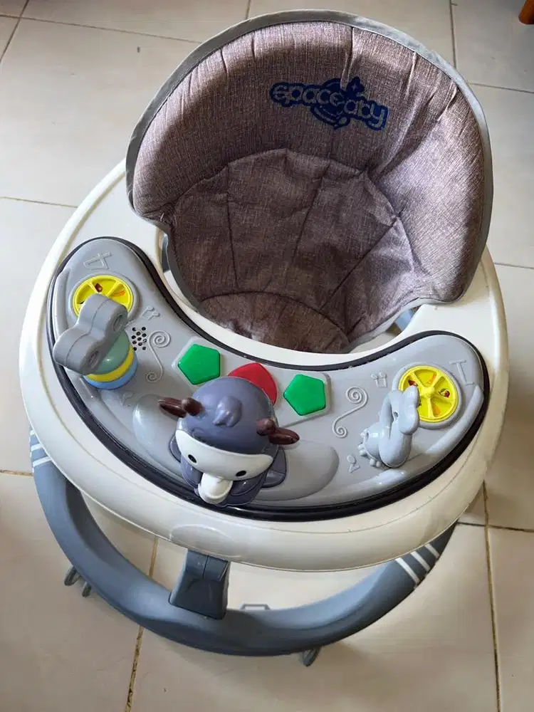 baby walker/gerobak bayi