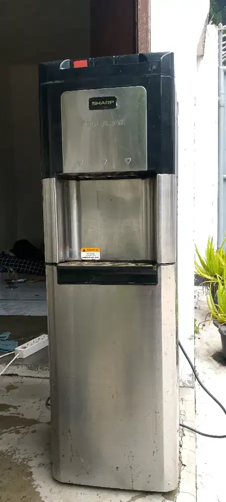 Dispenser galon bawah