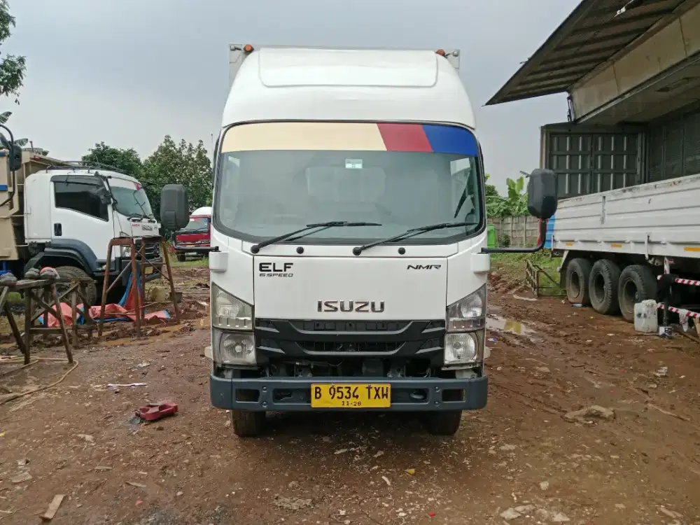 TRUK BOX ELF MRN 81 LONG TAHUN 2023