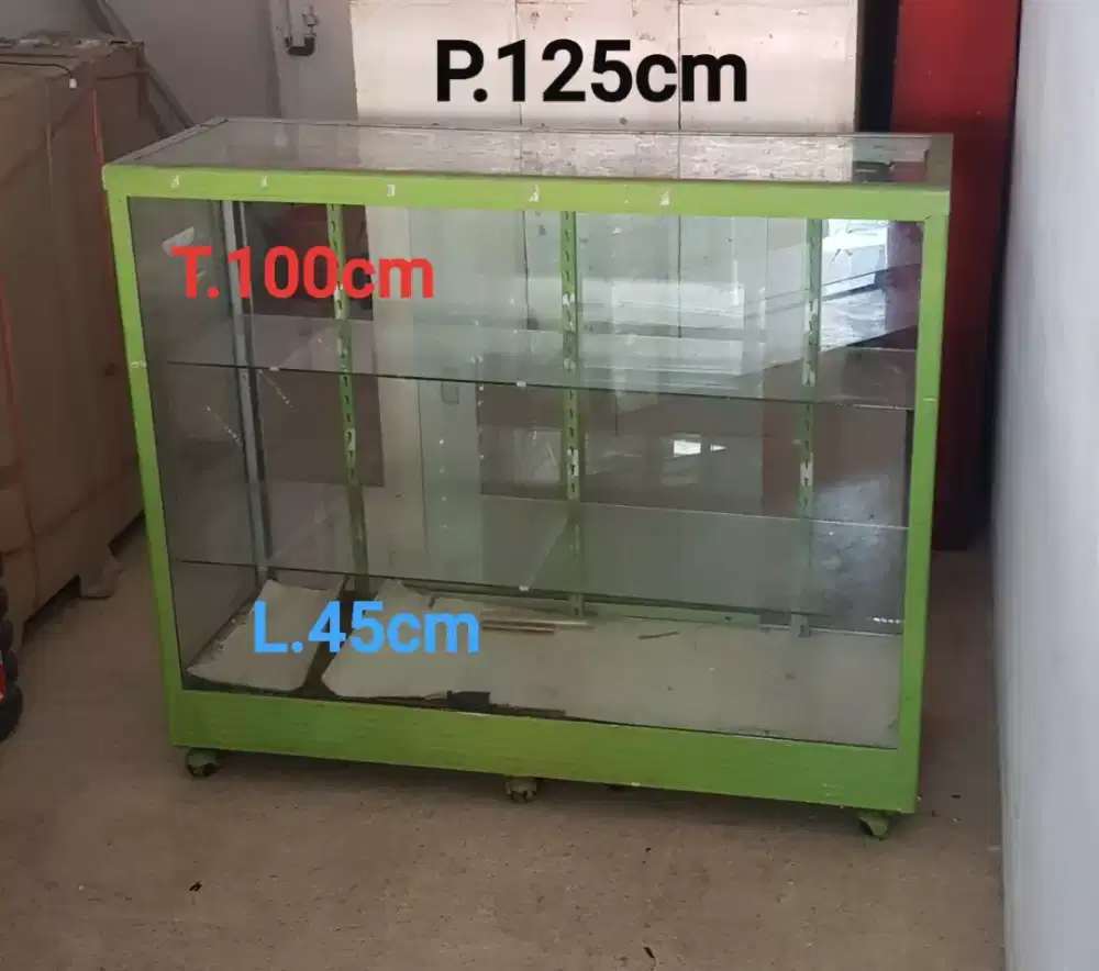 Lemari pajang etalase kaca aluminum