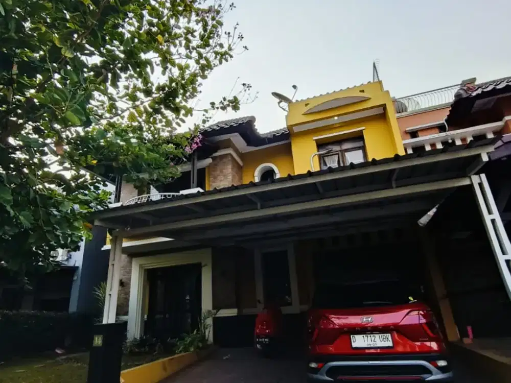 Dijual Rumah di Kota Baru Parahyangan Bandung Barat, 3 Lantai Semi Furnished