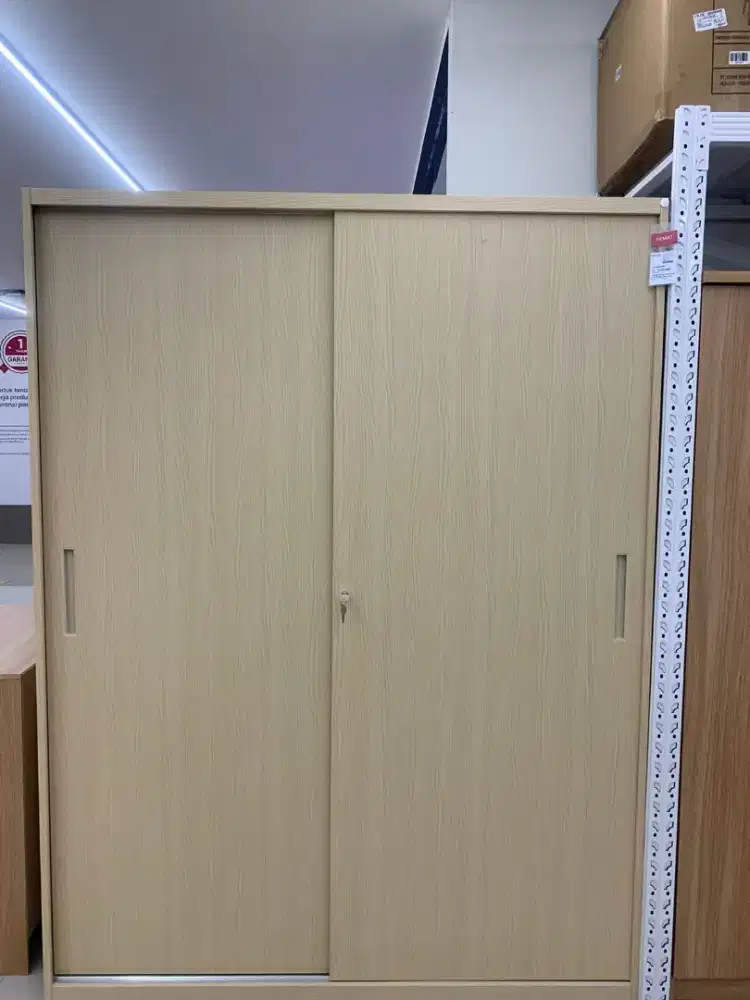 Selma lemari pakaian sledding