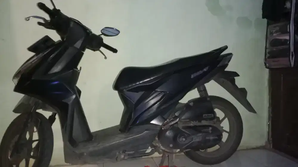 Di jual motor beat hitam  lengkap