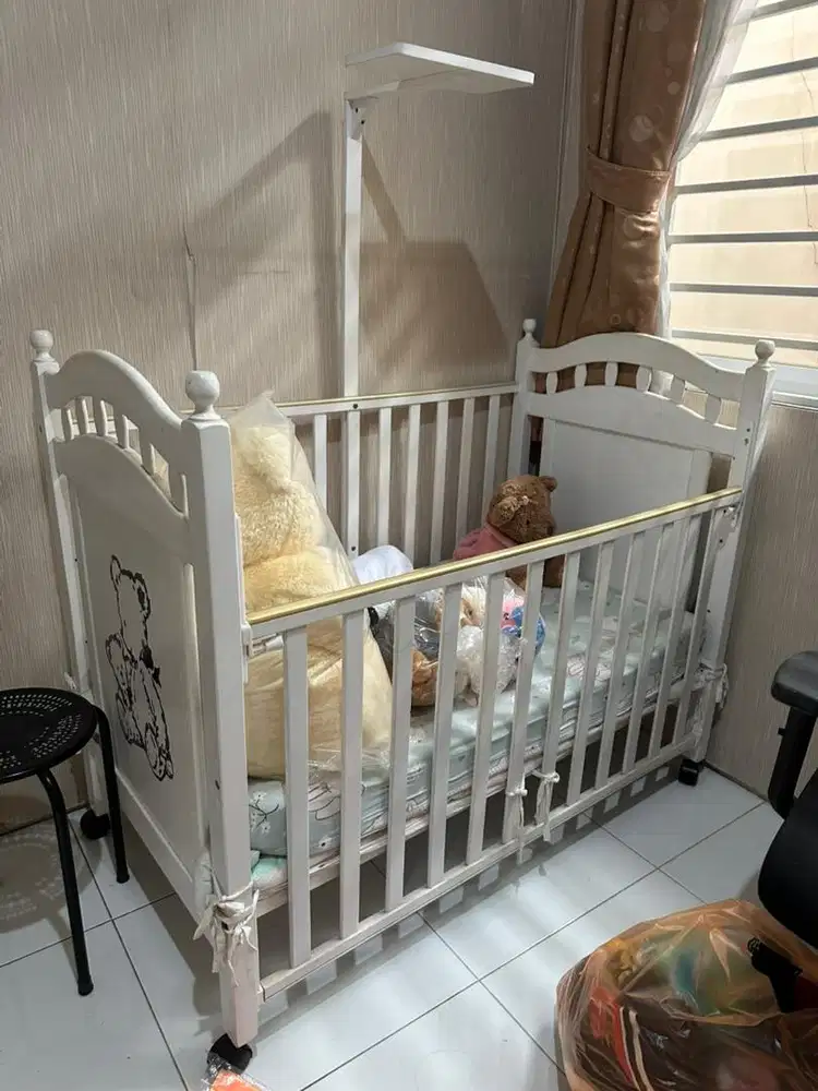 Ranjang Bayi Warna Putih Siap Pakai