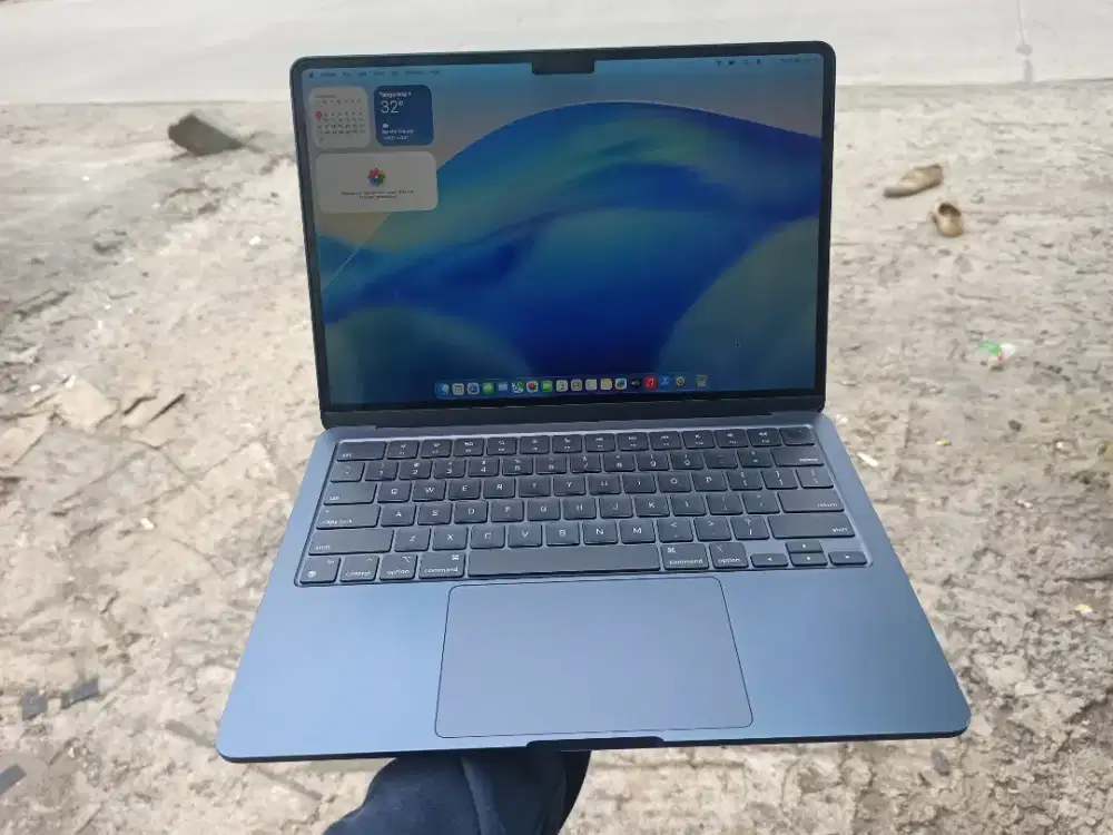 MacBook Air M2 8/256gb MacOS Tahoe 26