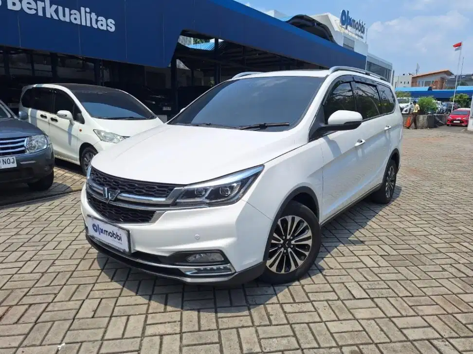 LOW DP Wuling Cortez 1.5 EX Luxury Plus Bensin-AT 2022 NZT