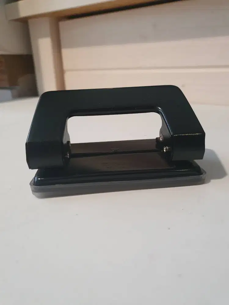 Pembolong kertas Joyko 30 XL