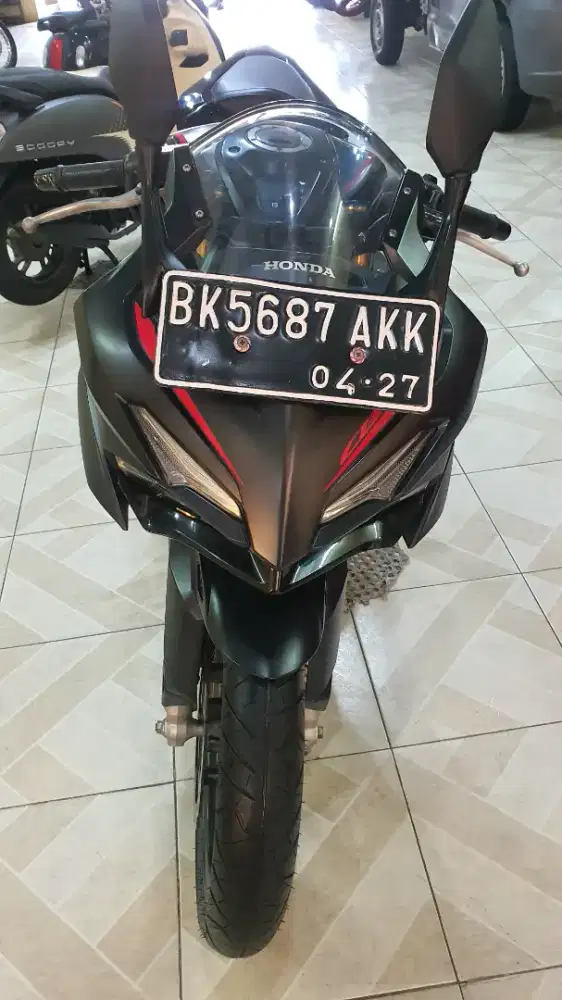 NEW CBR 150 Mantap Ellegant Tahun 2022-Odomtr 15.000 KM-plaza motor