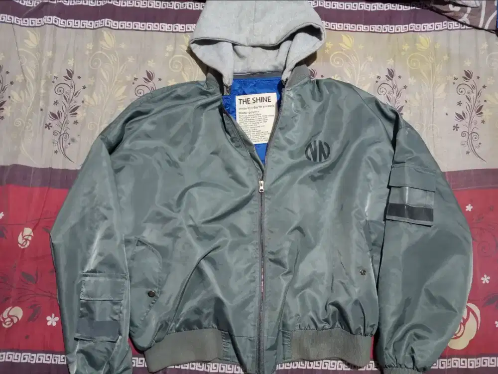 Jaket Bomber Hoodie THE SHINE — Street Style Keren & Tebal