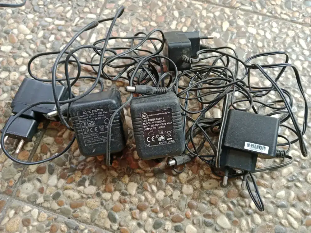 Adaptor AC/DC Berbagai Jenis