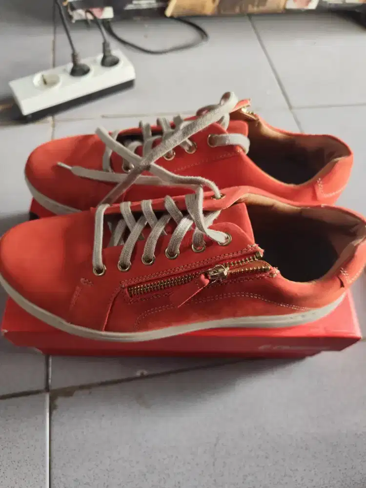 SEPATU SANTAI UKURAN 42