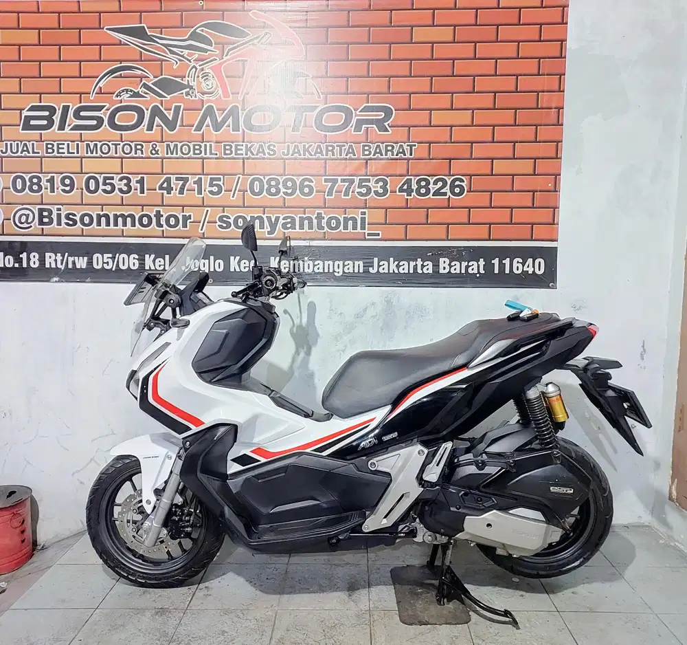 HONDA ADV 150 CBS ISS KEYLESS TAHUN 2022 ISTIMEWA HITAM PUTIH