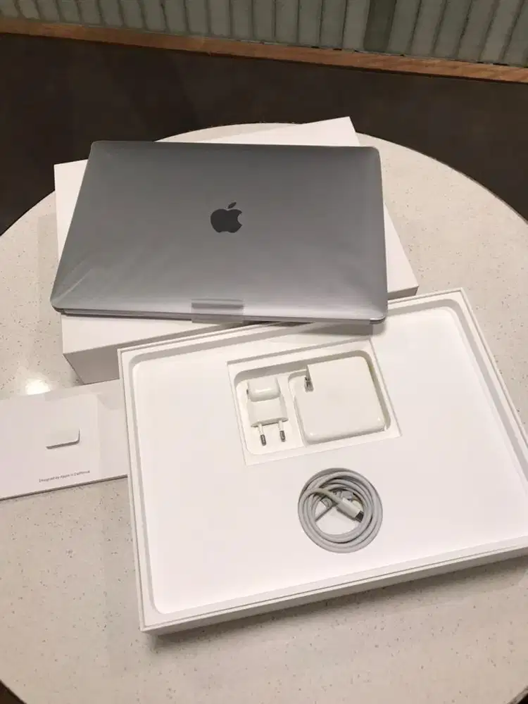 Macbook Pro 15 2019 ibox Touchbar I7/1TB Dual VGA