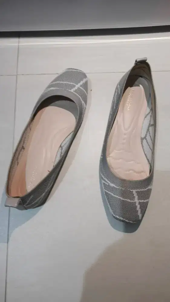 Sepatu wanita essentials uk 35, original