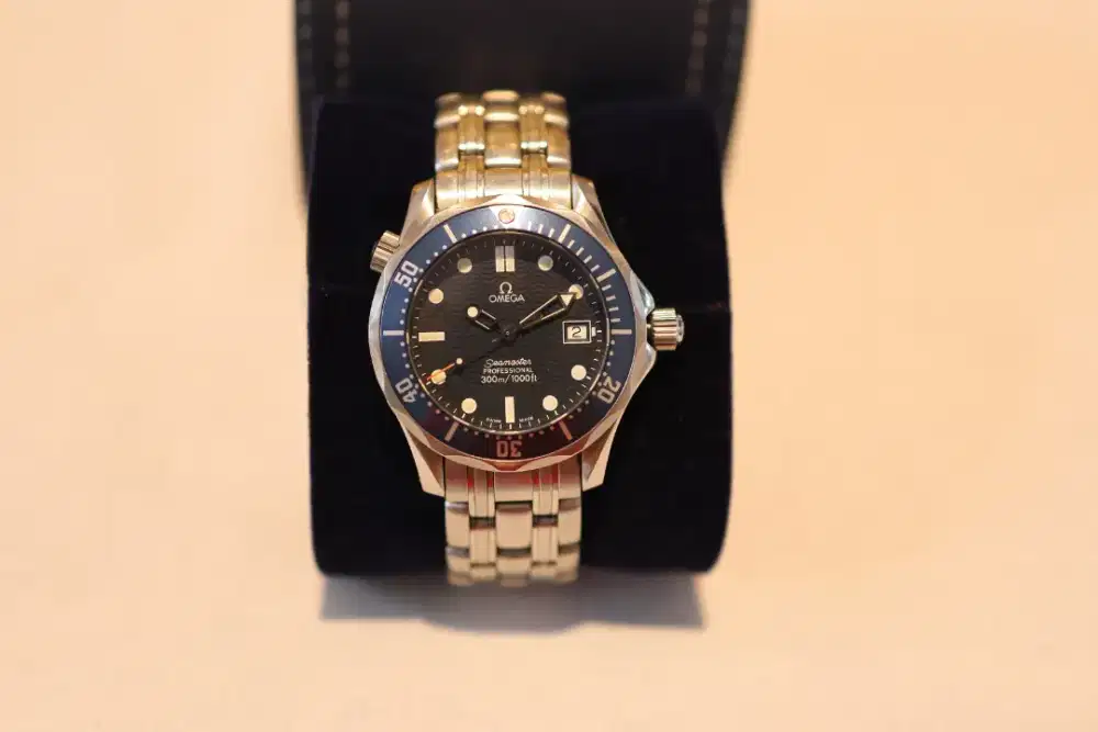 Omega seamaster 300 james bond 36mm Quartz.