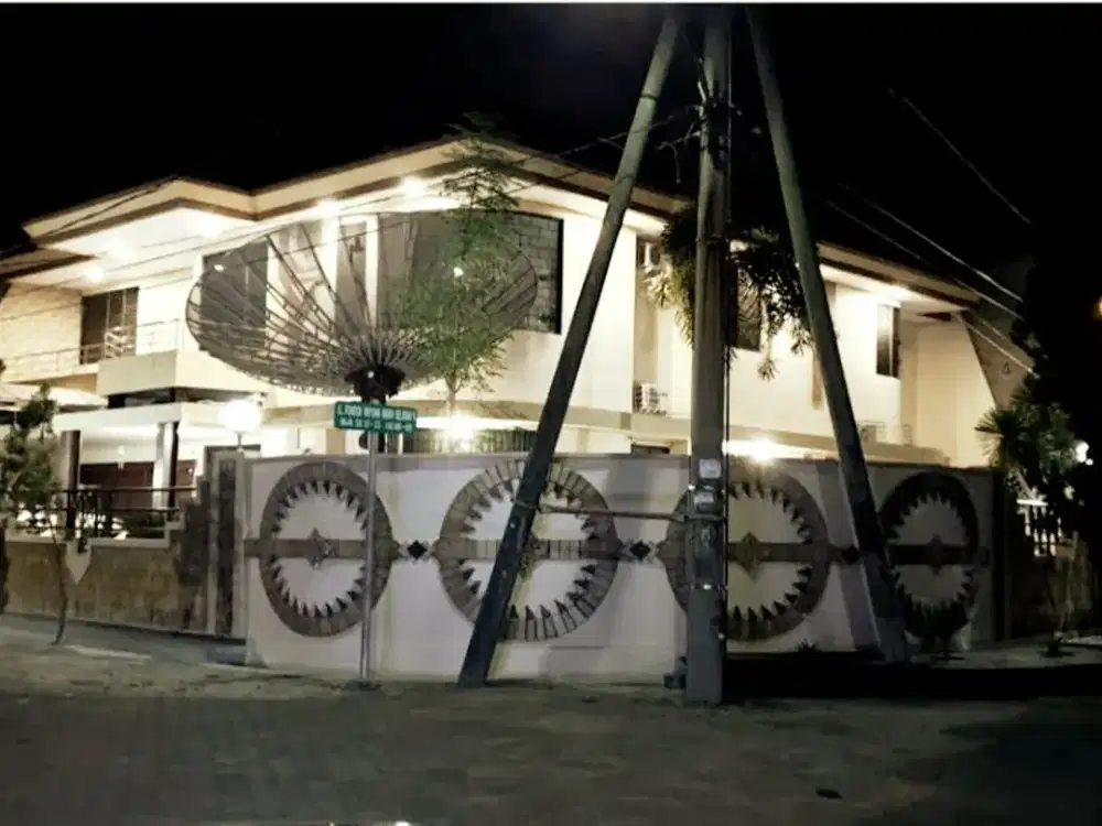 RUMAH DI TAMAN PONDOK INDAH WIYUNG SURABAYA , 2 LANTAI BAGUS ,DEKAT PAKUWON MALL.