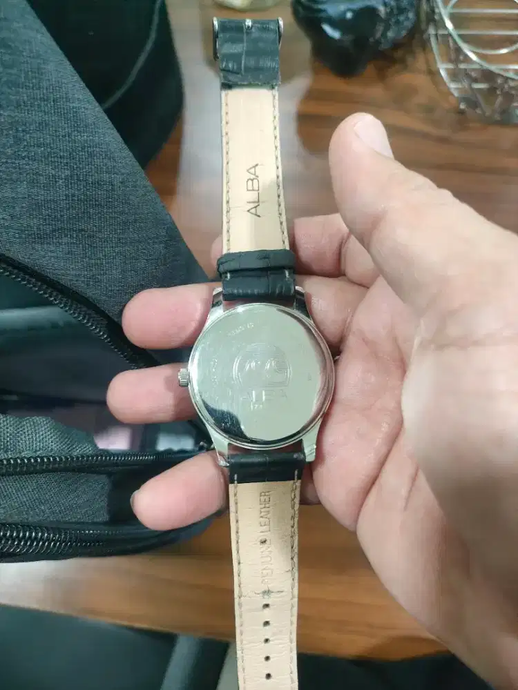 Jam tangan merk alba