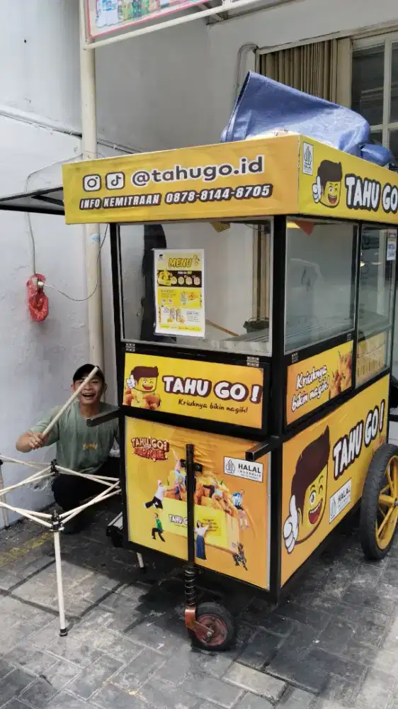 Di buka lowongan kerja untuk jaga stand Tahu Go! Tahu goreng crispy
