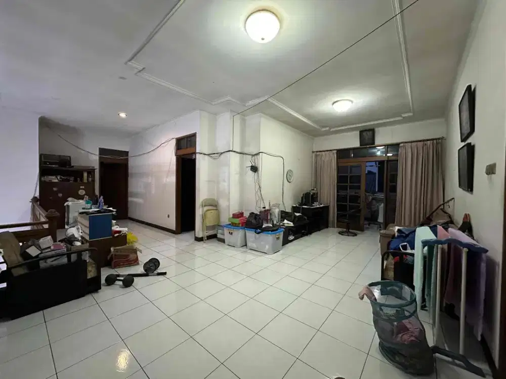 JUAL RUMAH LUAS TERAWAT TENGAH KOTA BANDUNG